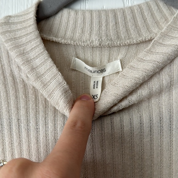 Maurices Paisley Sleeve Mock Neck Blouse - Size XS - Picture 4 of 6